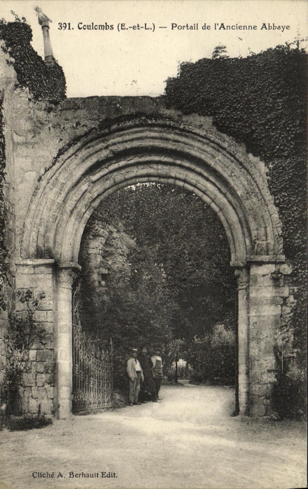 CPA Coulombs Portail de L Ancienne Abbaye