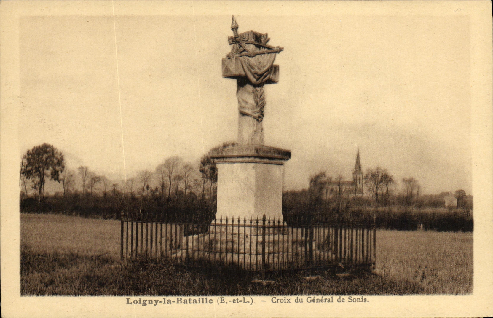 CPA Loigny la Bataille Croix du General de Sonis Militaria