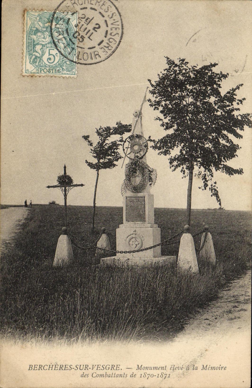 CPA Bercheres Sur Vesgre Monument a La Memoire des combattants de 1870 1871 Militaria