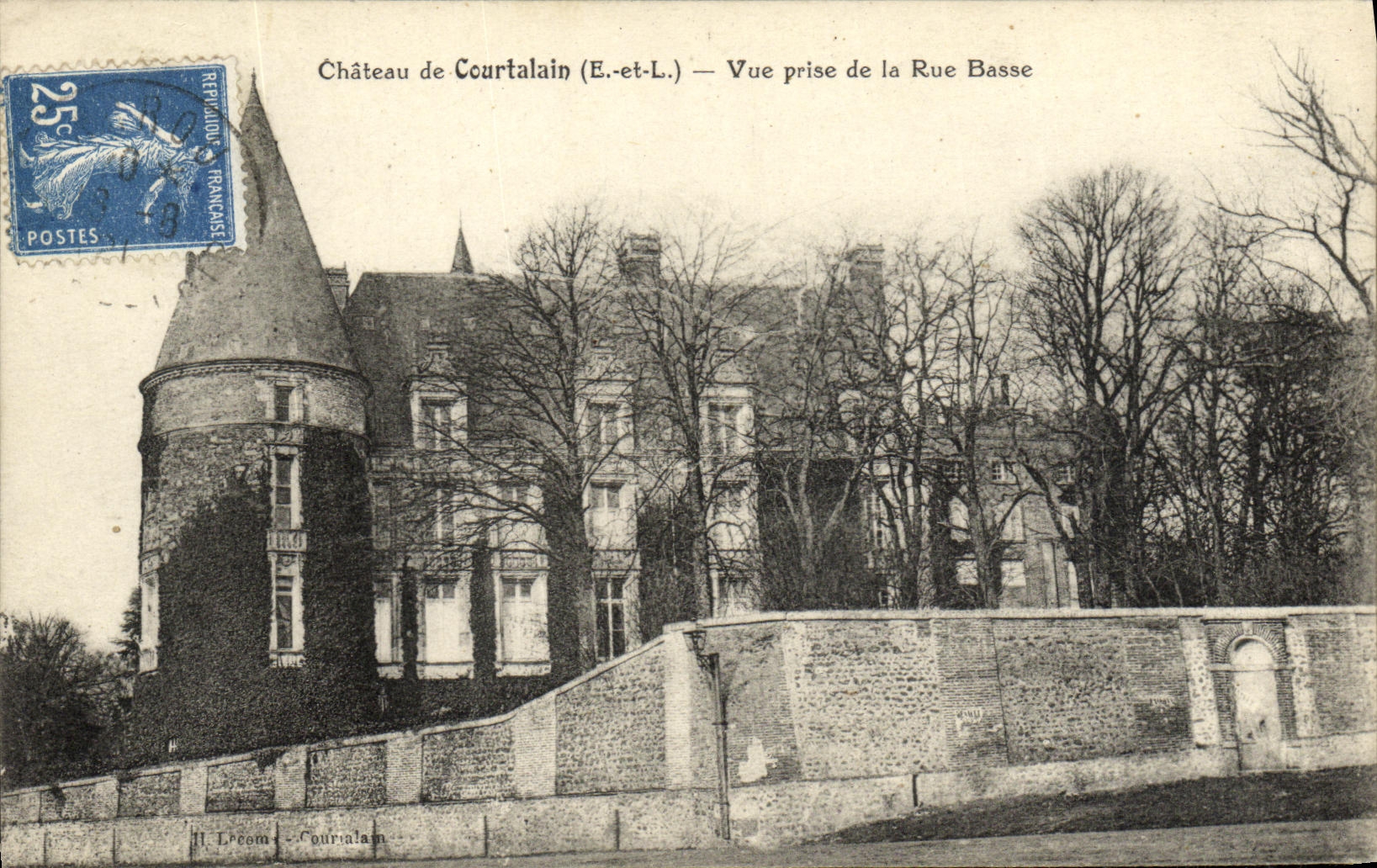 CPA Chateau de Courtalain Vue Prise de la Rue Basse