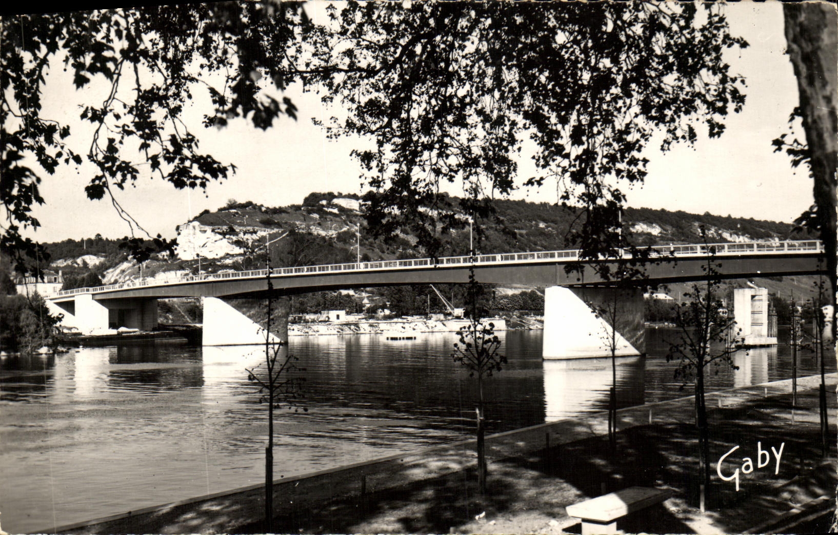 MODERN CARD Vernon the Bridge on the Seine