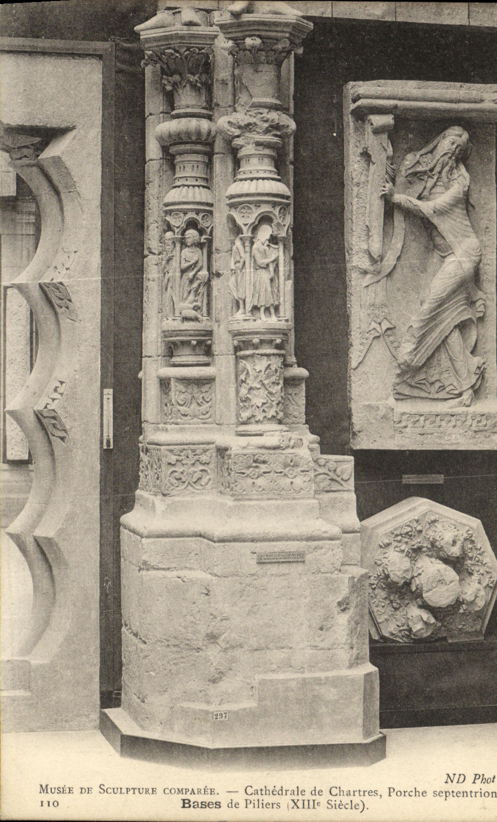 CPA Cathedrale de Chartres Porche Bases de Piliers