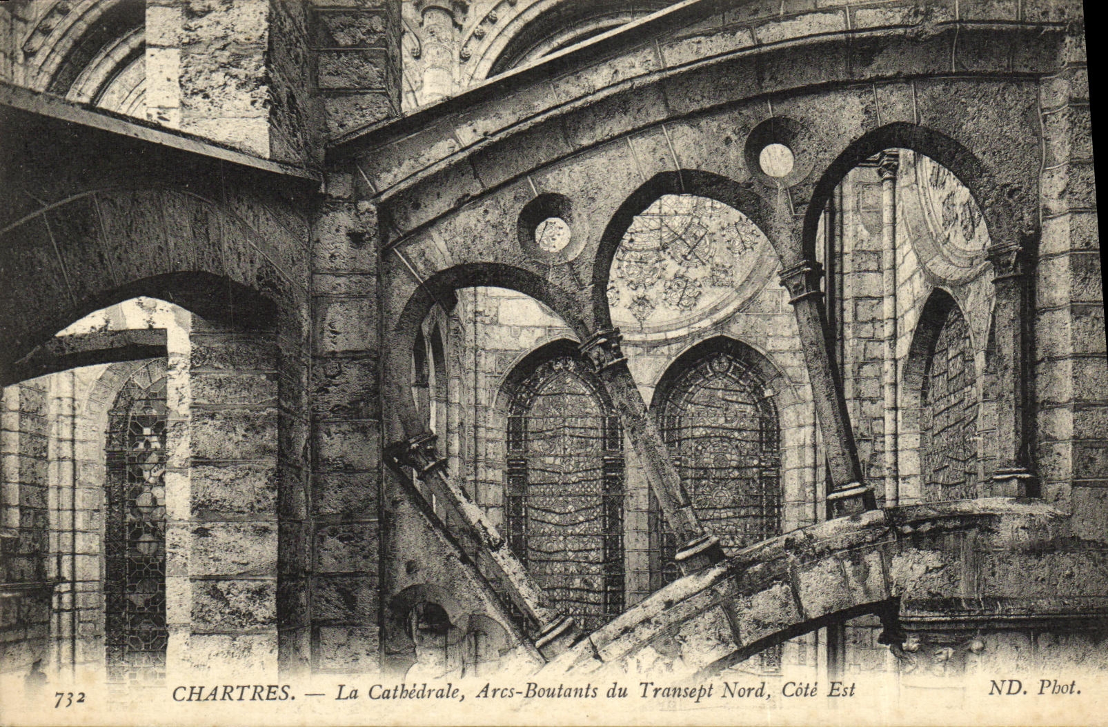 CPA Chartres La Cathedrale Arcs Boutants du Transept Nord