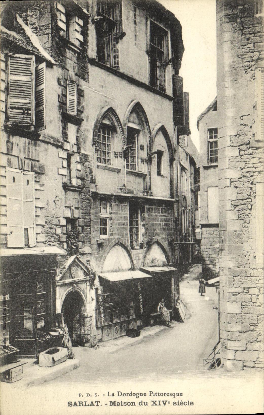 VINTAGE POSTCARD Sarlat House of 14th