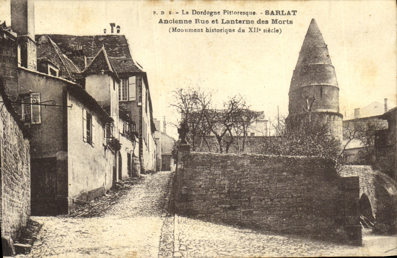 VINTAGE POSTCARD Sarlat Old Street and Lantern of Deaths