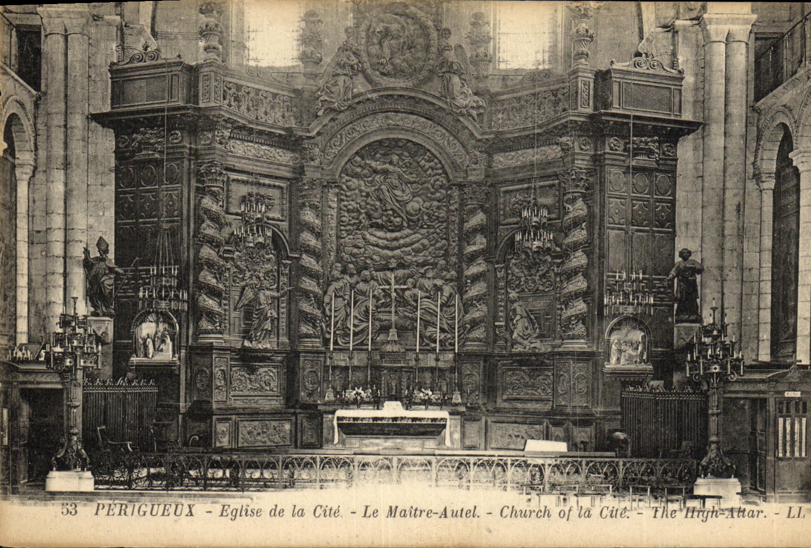 CPA Perigueux L Eglise Saint Etienne de la Cite Le maitre autel