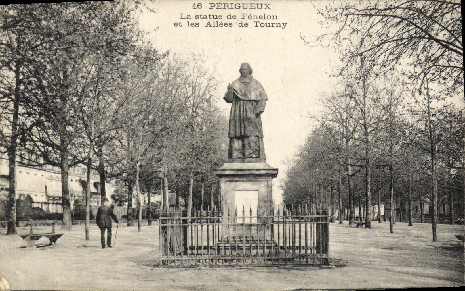 CPA Perigueux La Statue de Feneion et les Allees de Tourny