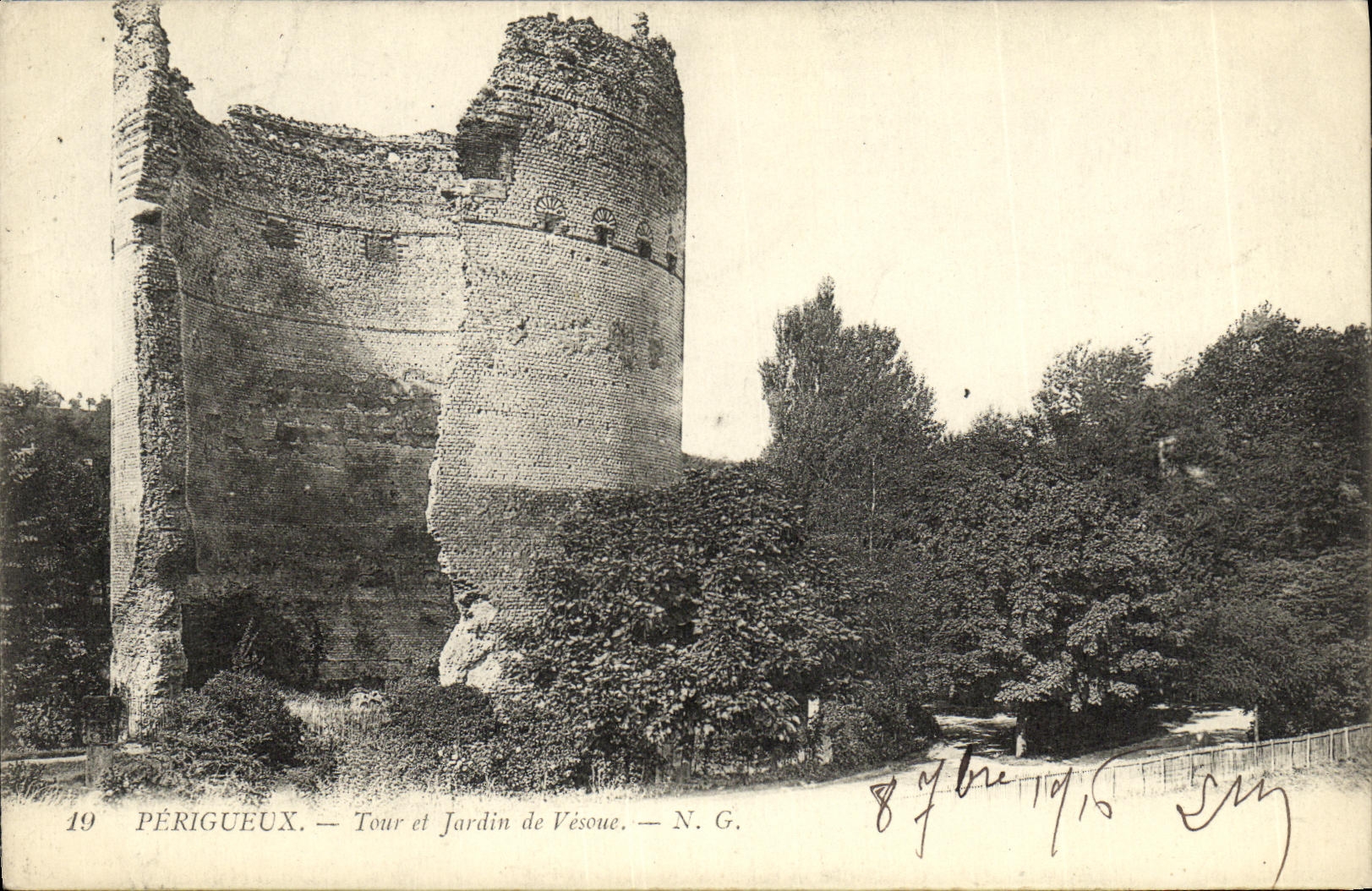 CPA Perigueux Tour et Jardin de Vesoue