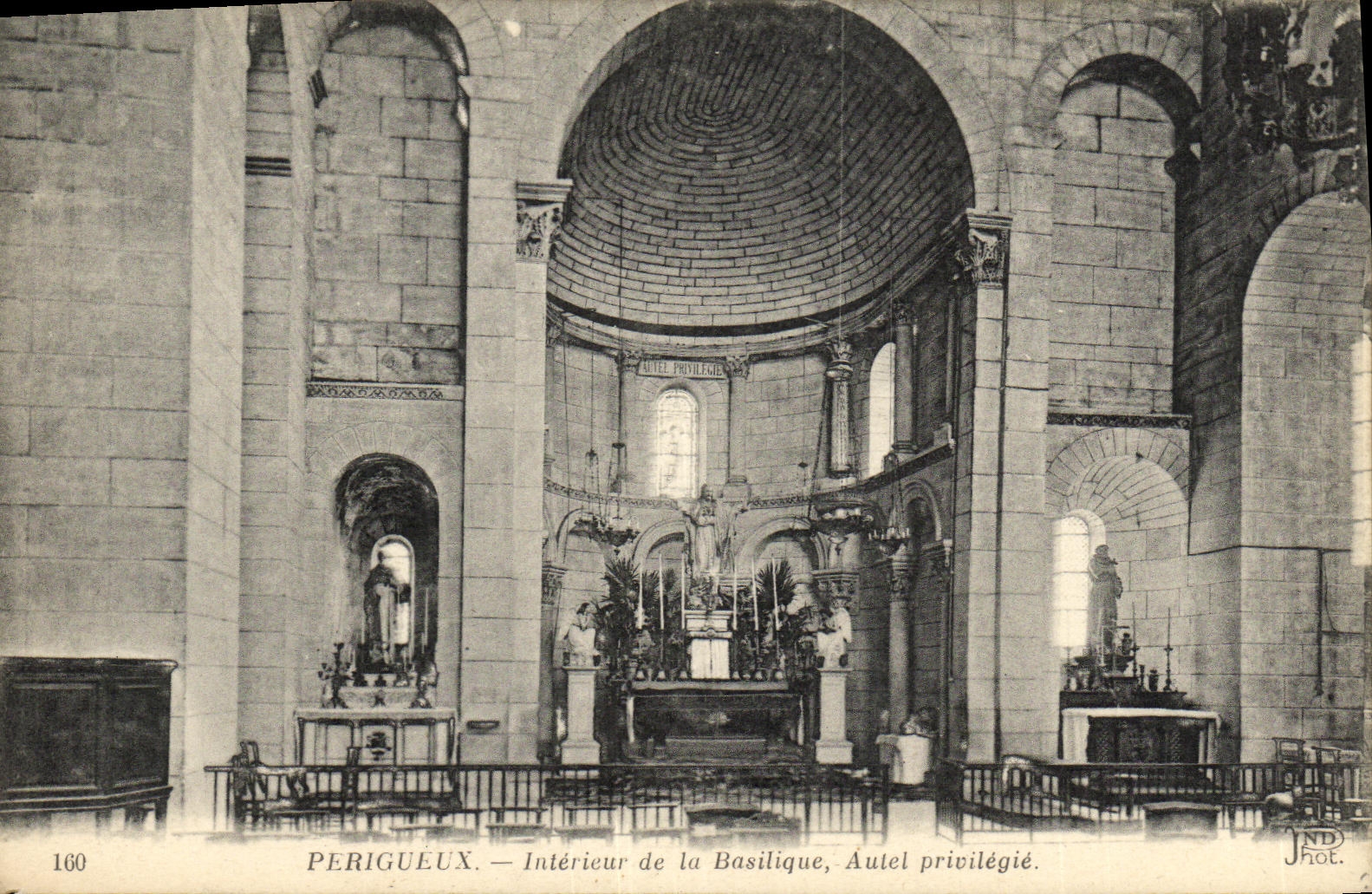 CPA Perigueux Interieur de la Basilique Autel privilegie