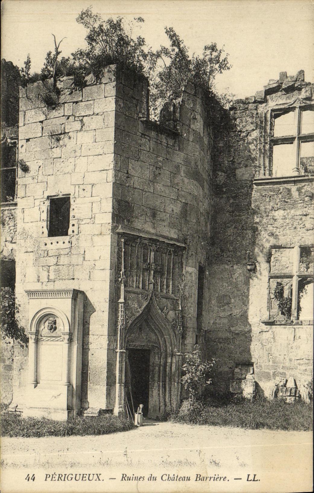 CPA Perigueux Ruines du Chateau Barriere