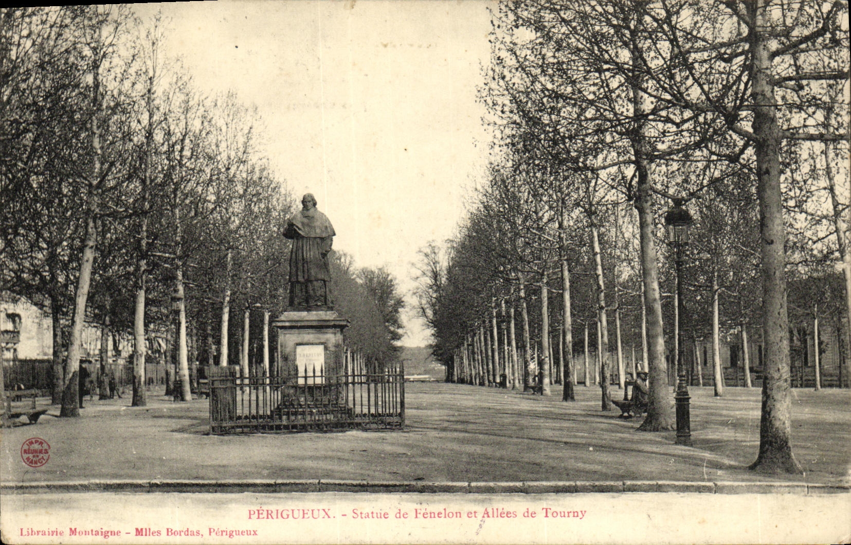 CPA Perigueux Statue de Fenelon et Allees de Tourny