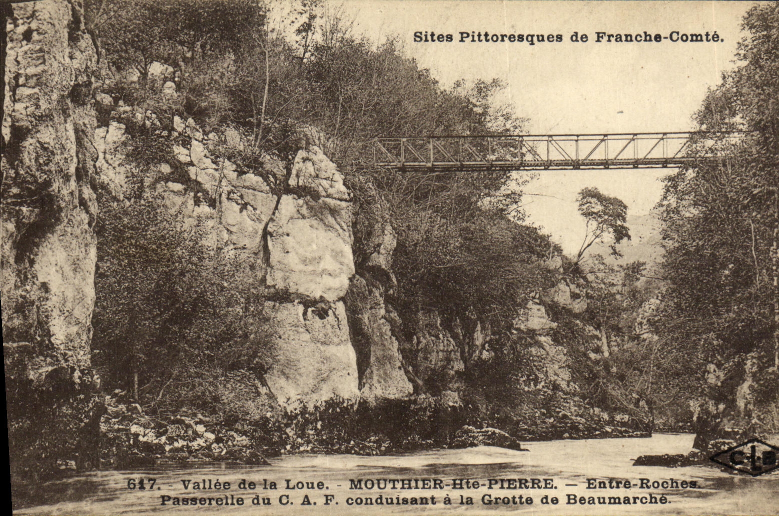 CPA Vallee de la Loue Mouthier Haute Pierre Entre Roches Passerelle du CAf conduisant a la grotte d e Beaumarche