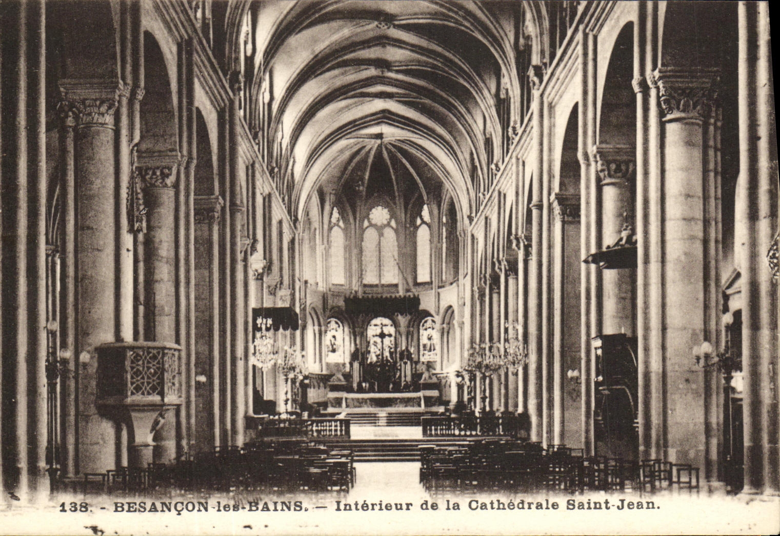 CPA Besancon les Bains Interieur de la Cathedrale Saint Jean