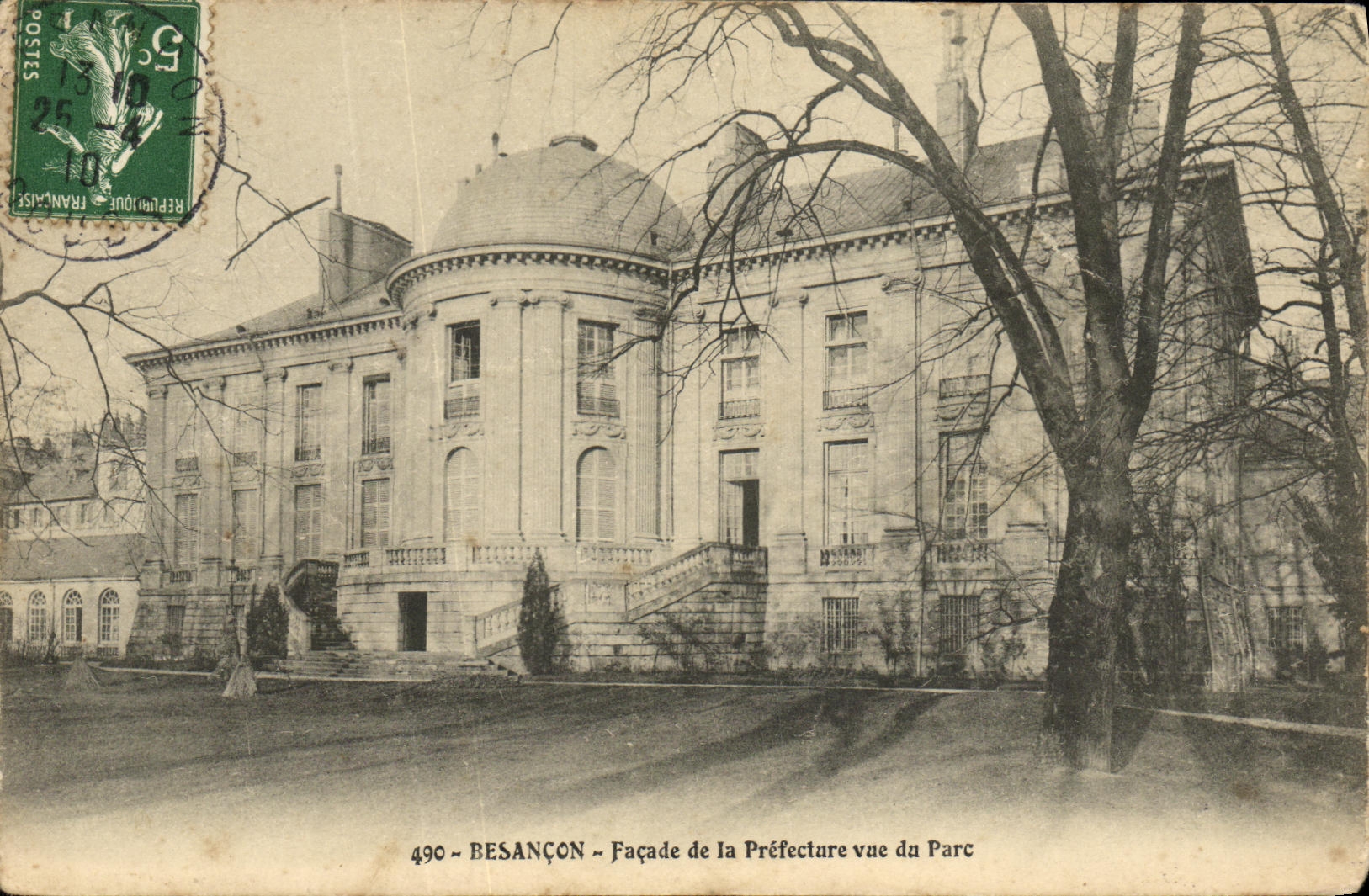 CPA Besancon Facade de la Prefecture vue du Parc