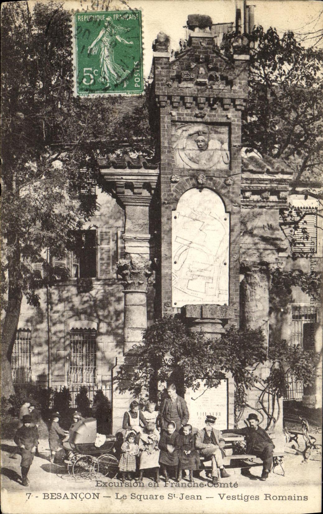 CPA Besancon Le Square St Jean Vestiges Romains Enfants tres animee