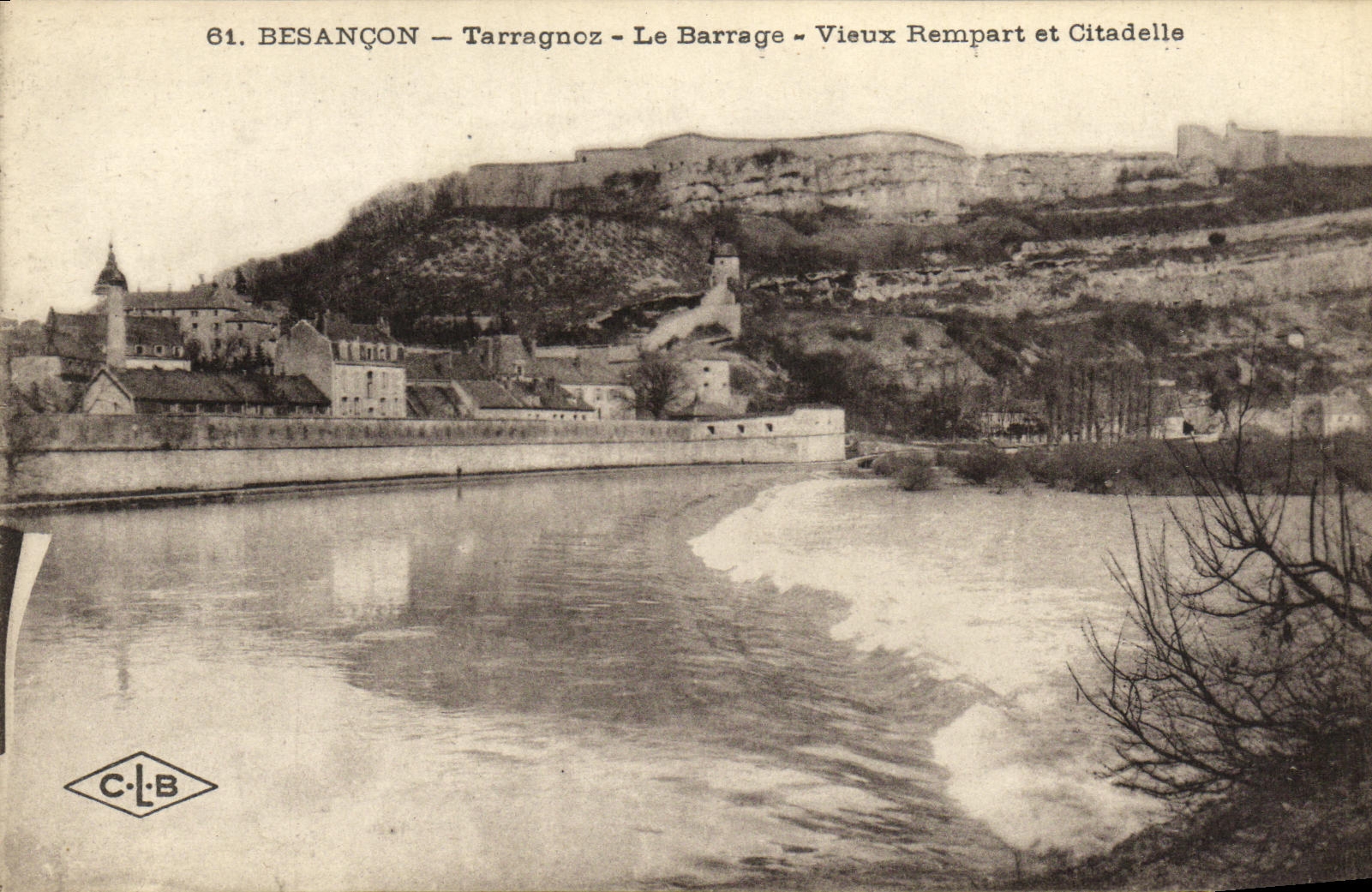 CPA Besancon Tarragmoz Le Vrrage Vieux Rempart et Citadelle