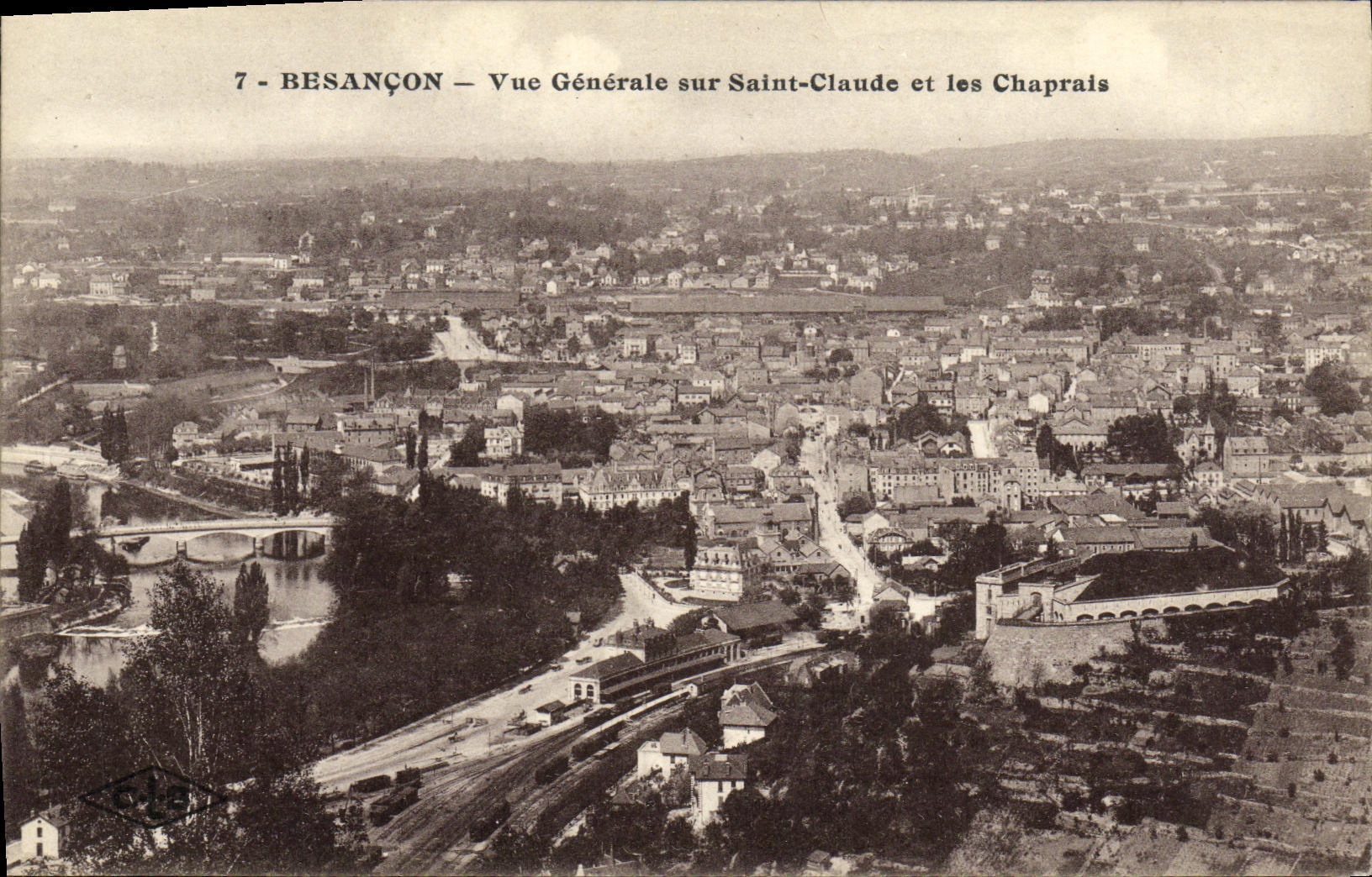 CPA Besancon Vue Generale sur Saint Claude et les Chaprais
