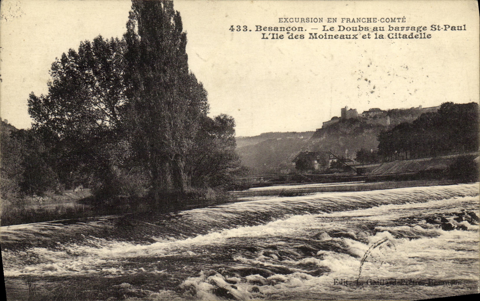 CPA Besancon Le Doubs au barrage st Paul L lle des Moineaux et la Citadelle