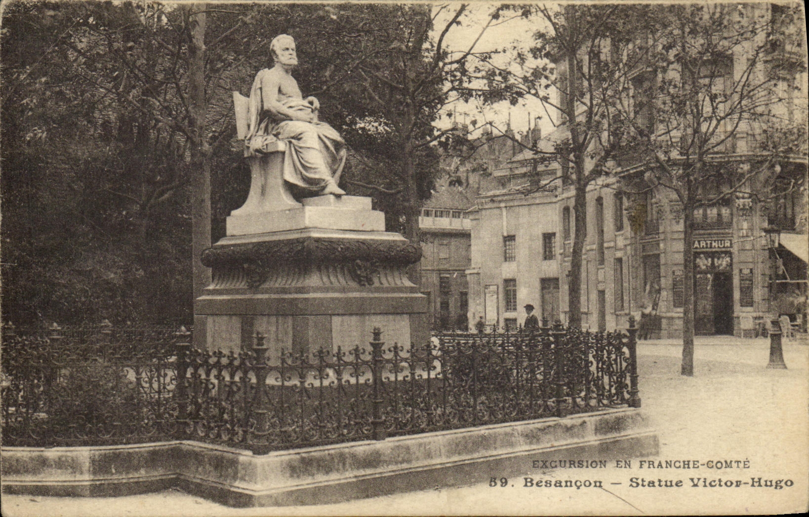 CPA Besancon Statue Victor Hugo Maison Arthur