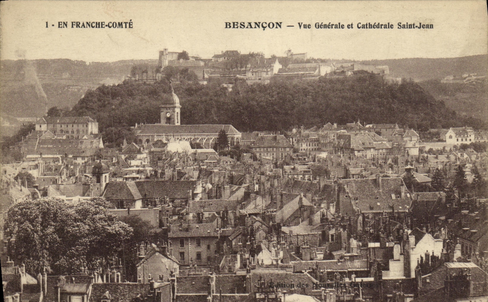 CPA Besancon Vue Generale et Cathedrale Saint Jean
