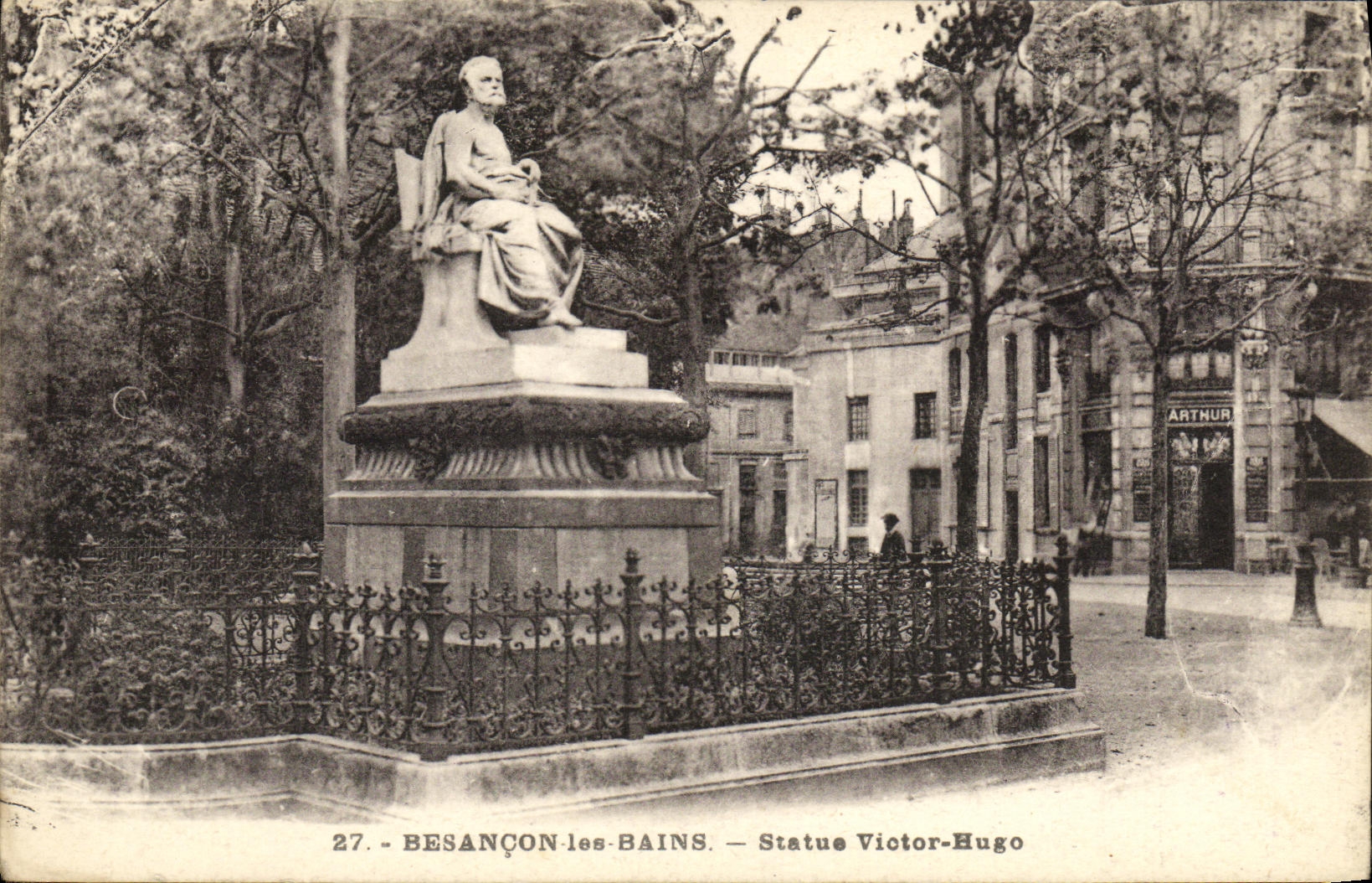 CPA Besancon Les Bains Statue Victor Hugo Maison Arthur