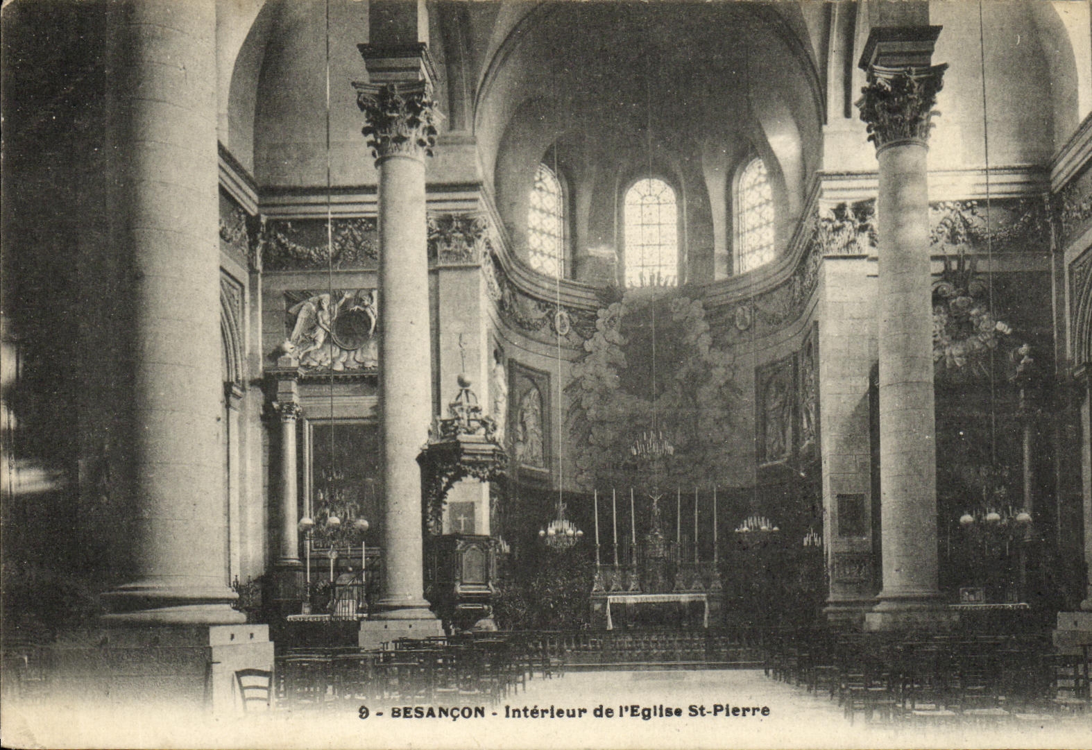 VINTAGE POSTCARD Interior Besancon of L Church St Pierre