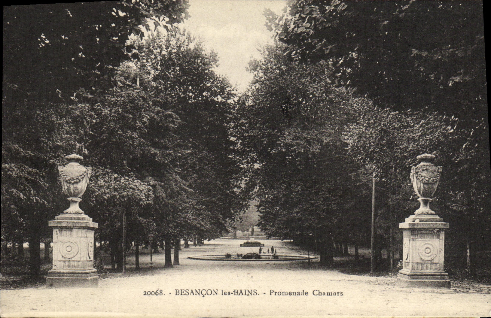 CPA Besancon les Bains Promenade Charmars