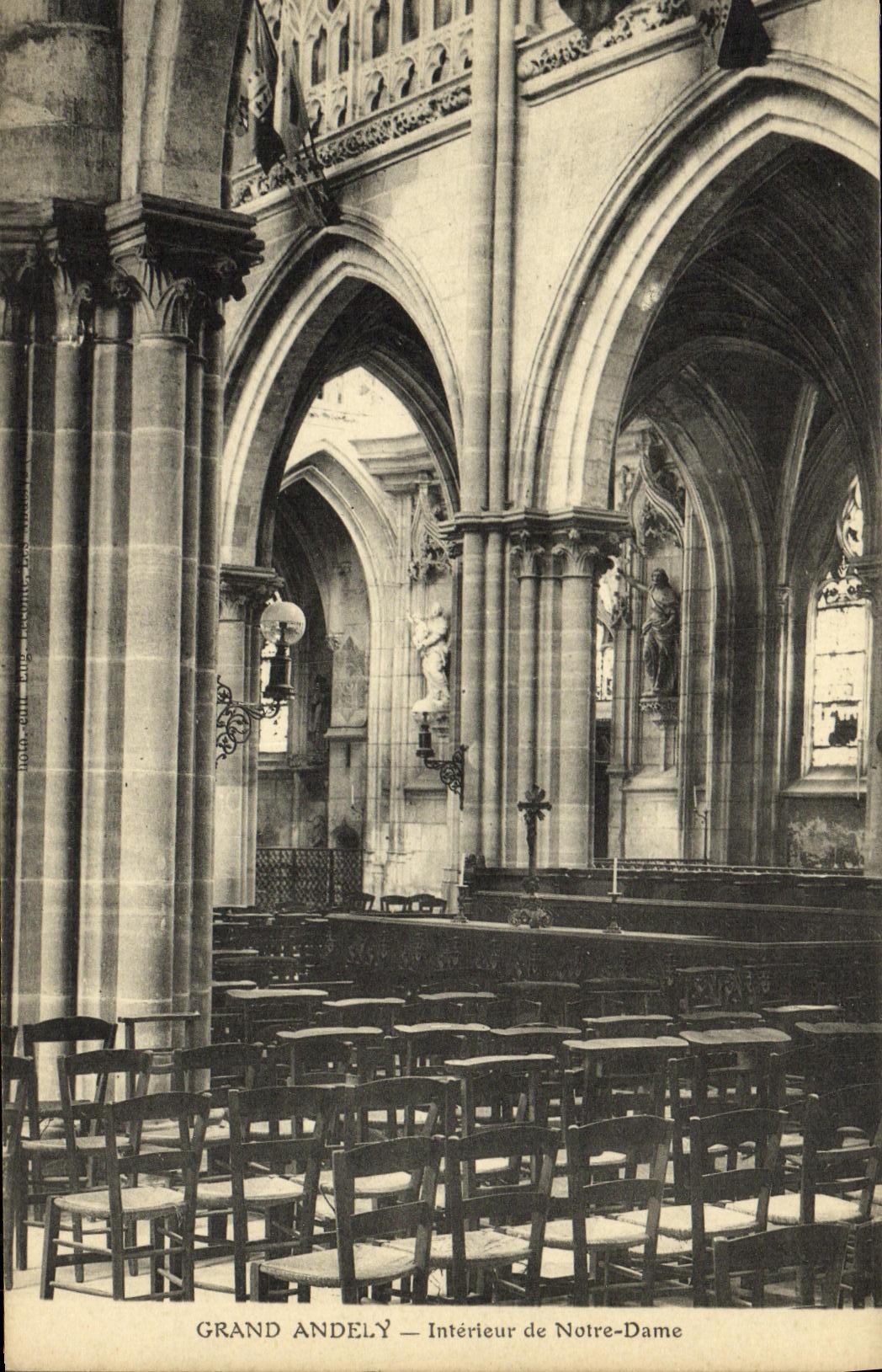 VINTAGE POSTCARD Large Interior Andely of Notre Dame