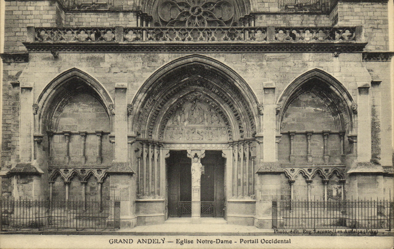 VINTAGE POSTCARD Large Andely Church Notre Dame Western Gate