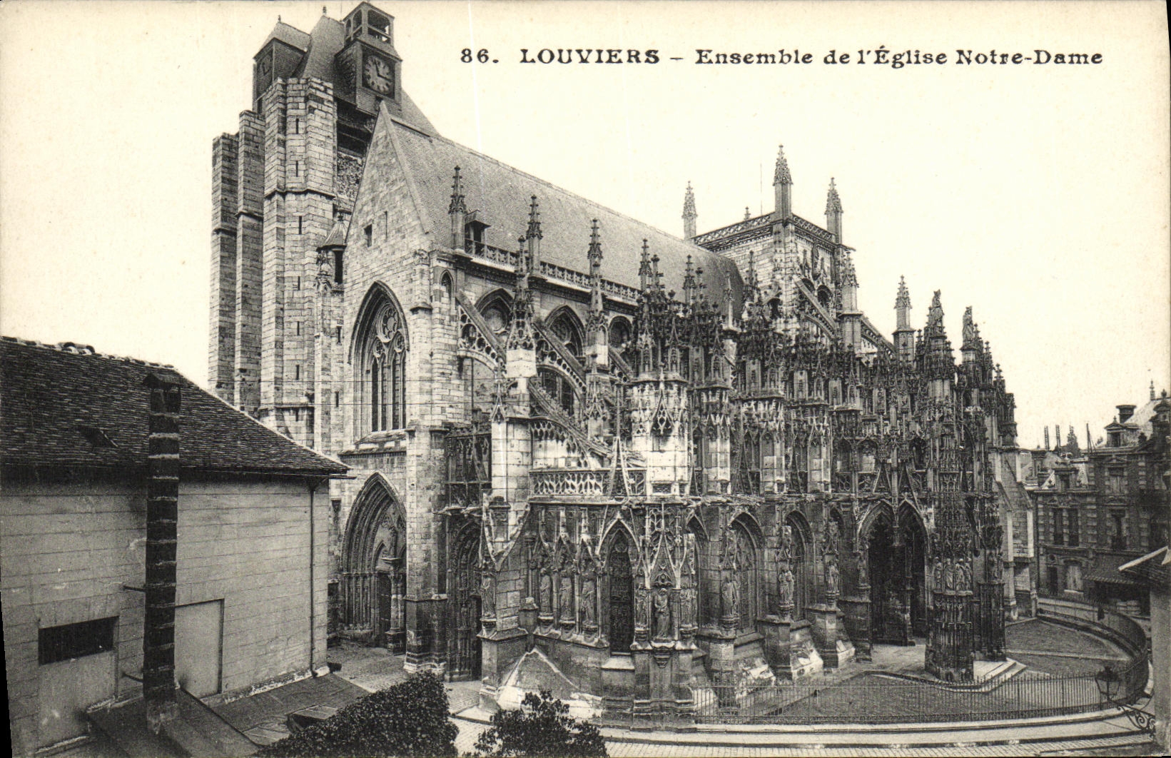 POSTAL Louviers de la VENDIMIA junto de L iglesia de Notre Dame