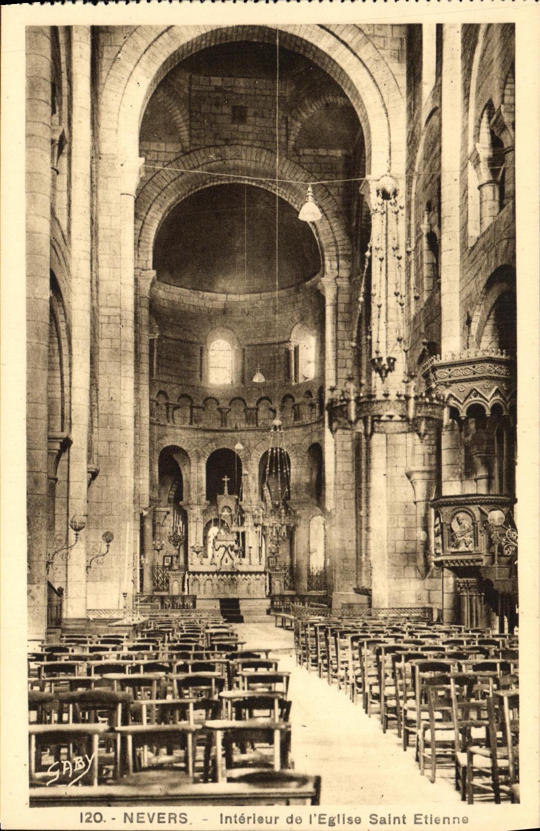 CPA Nevers Interieur de L Eglise Saint Etienne