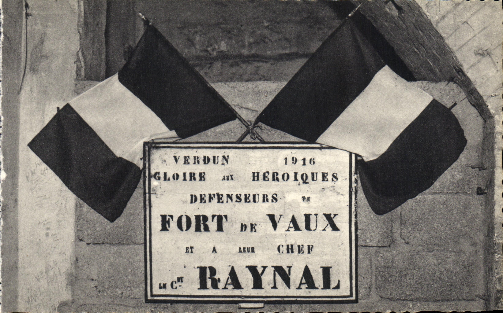 La POSTAL de la VENDIMIA fort de Vaux entro de la fortaleza para la visita Verdún Militaria