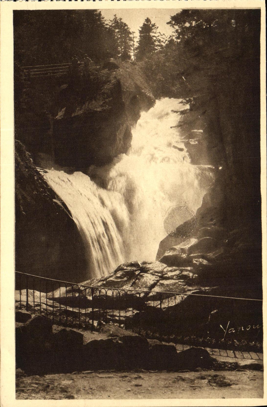 VINTAGE POSTCARD Cauterets Cascades of Ceriset