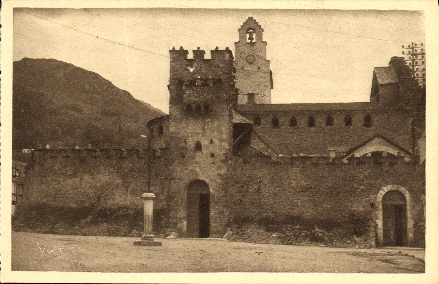 CPA Luz Eglise dite des Templiers