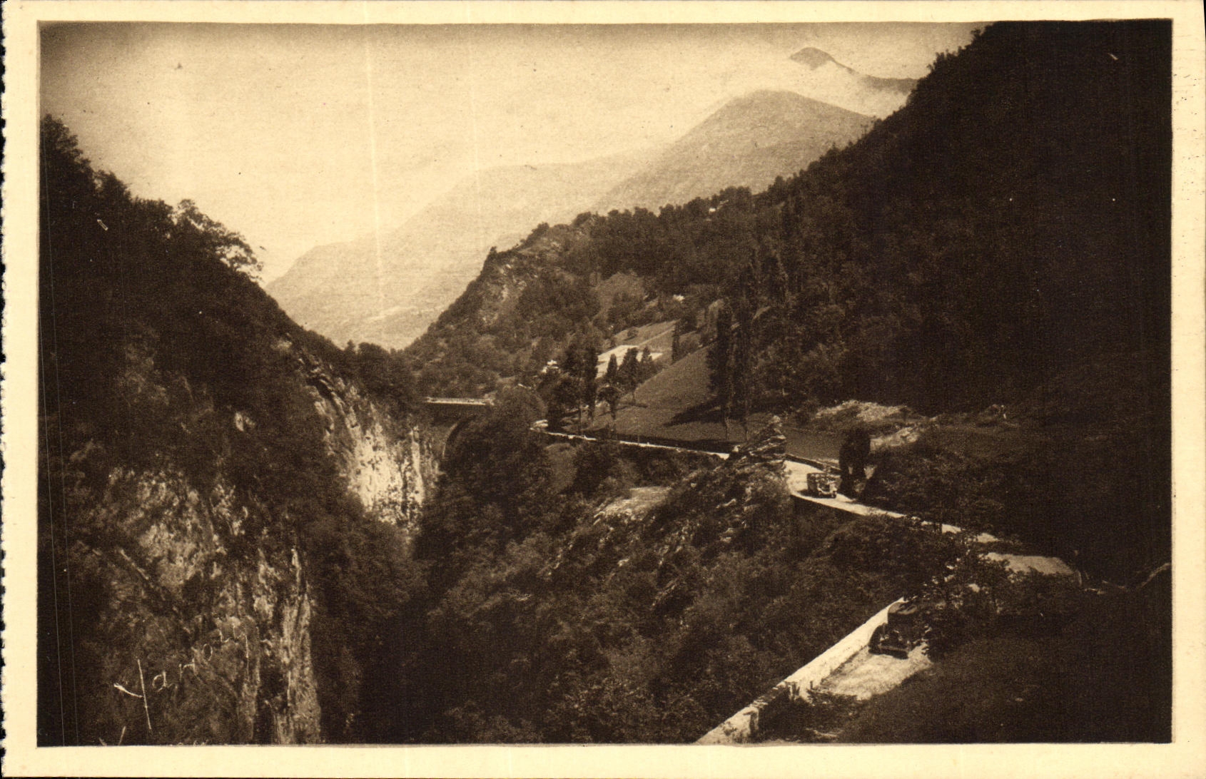 CPA Route de Luz a Gavarnie Pont Napoleon et porte d Espagne