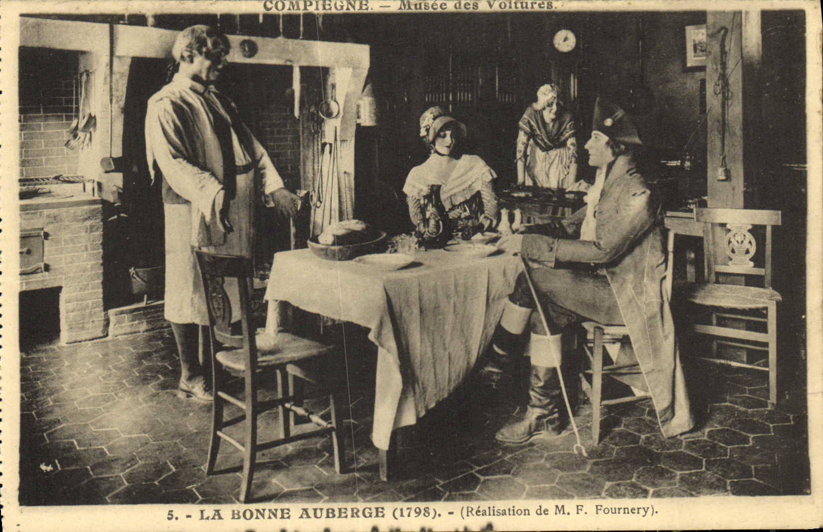 CPA La Bonne Auberage Compiegne Musee des voitures