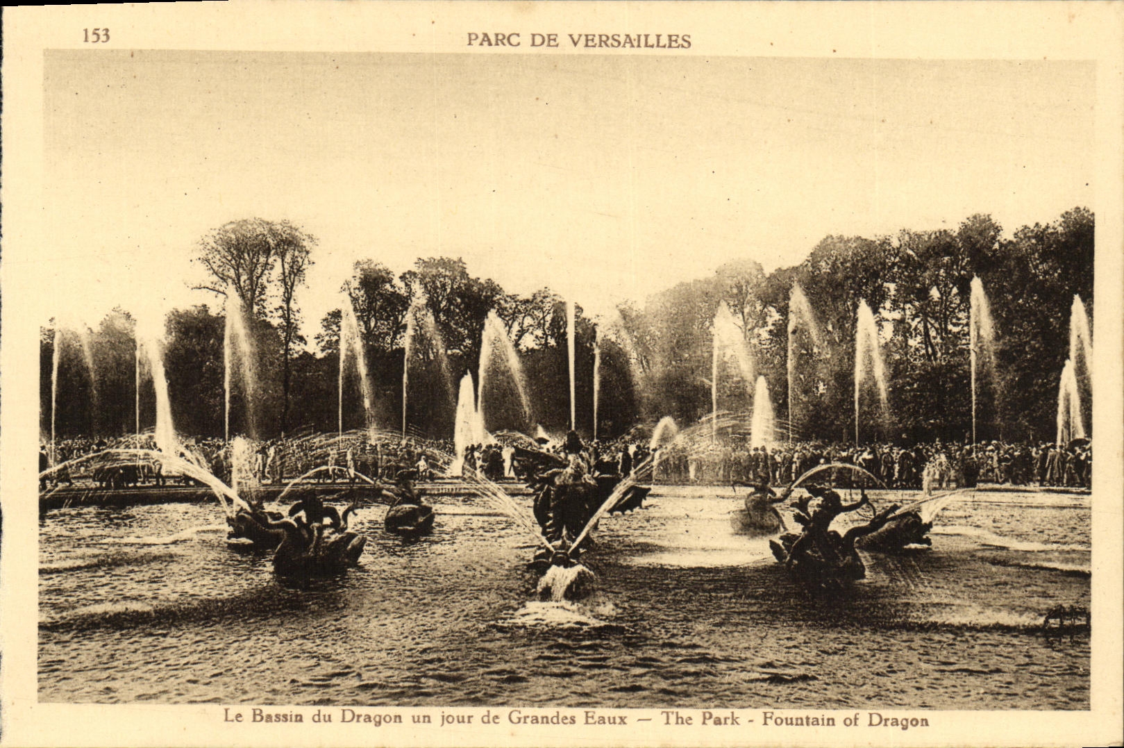 CPA Parc de Versailles Le Bassin du Dragon un jour de grandes Eaux