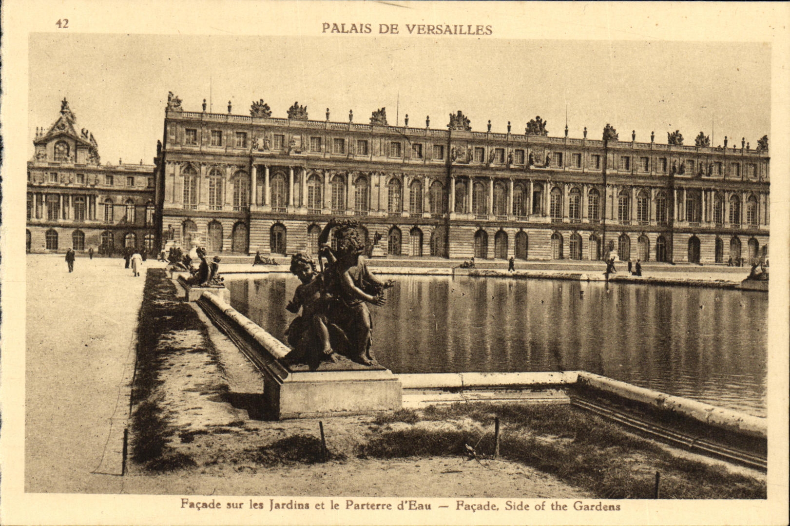 CPA Palais de Versailles Facade sur les jardins et le parterre d eau