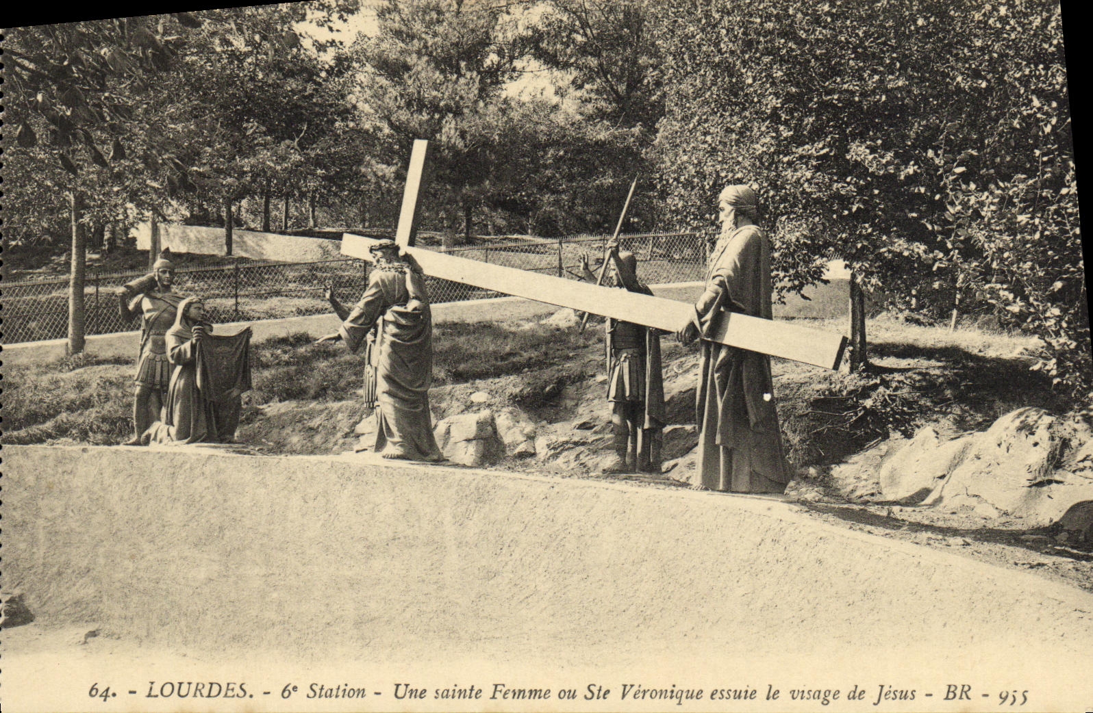 CPA Lourdes Station Une Sainte Fermme ou Ste Veronique essuie le visage de Jesus