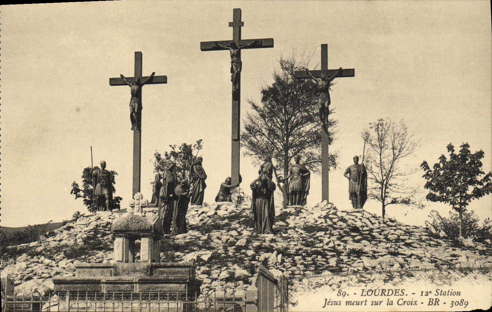 CPA Lourdes Station Jesus meurt sur la Croix