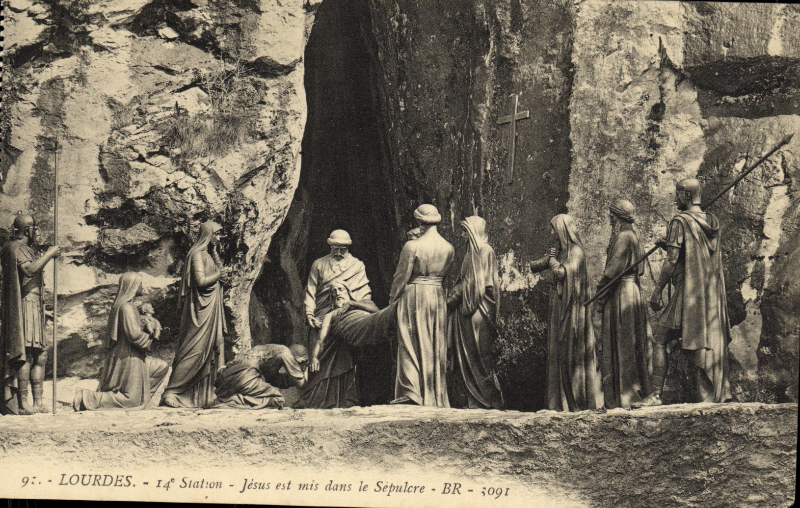 CPA Lourdes Station Jesus est mis dans le Sepulcre