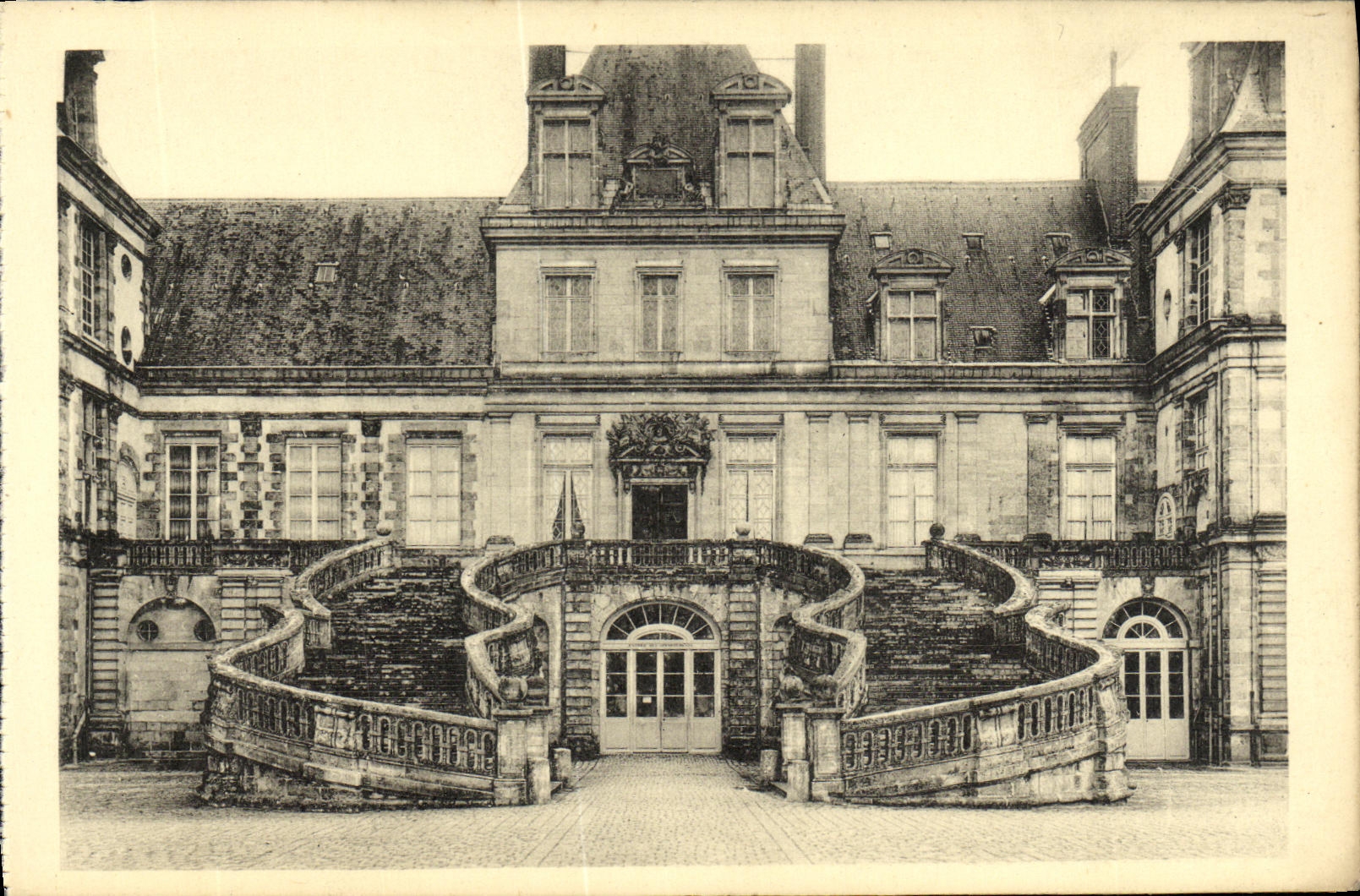 CPA Chateau de Fontainebleau Escalier en fer a Cheval