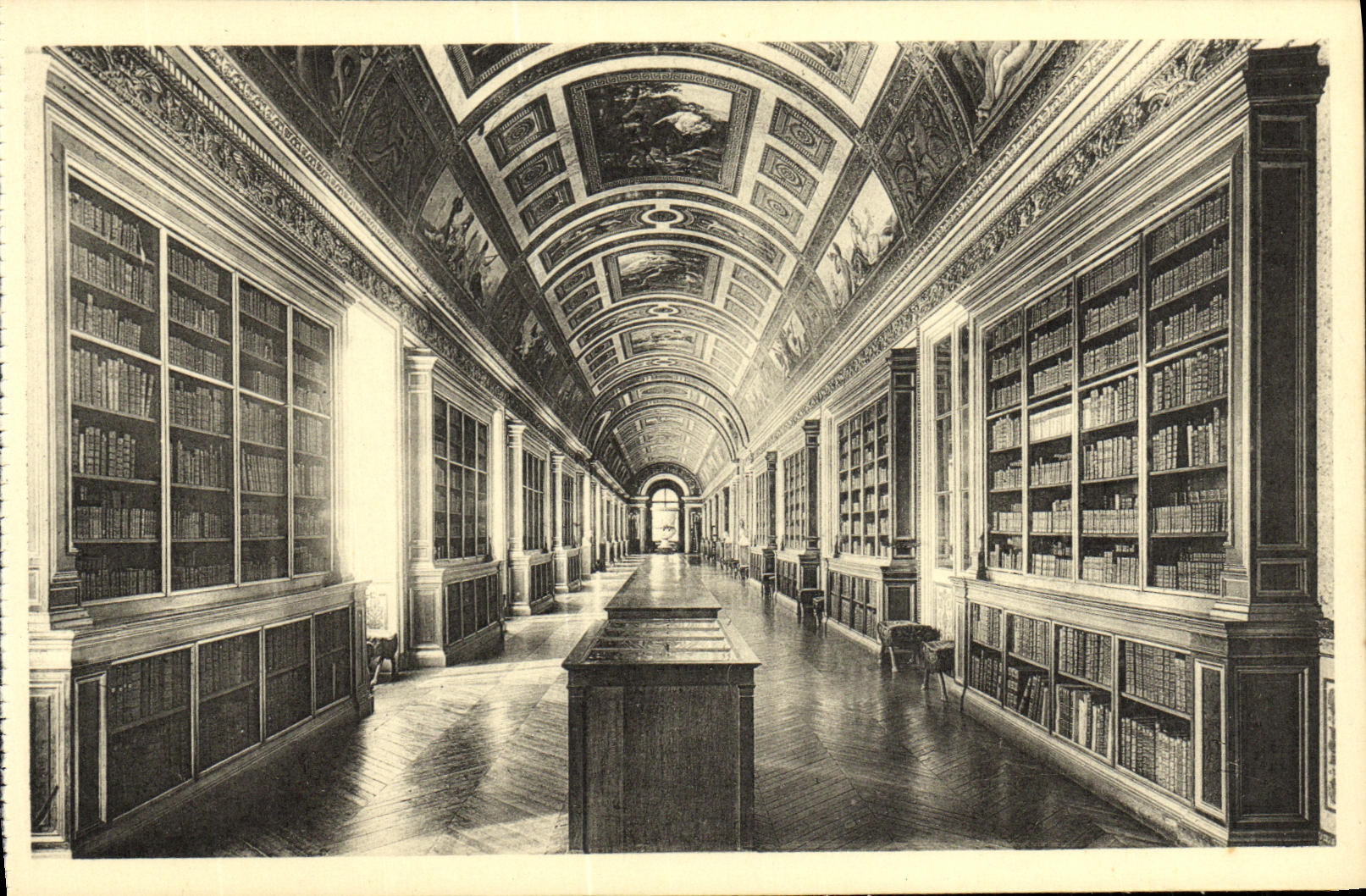 CPA Chateau de Fontainebleau Galerie de Diane Ou Bibliotheque