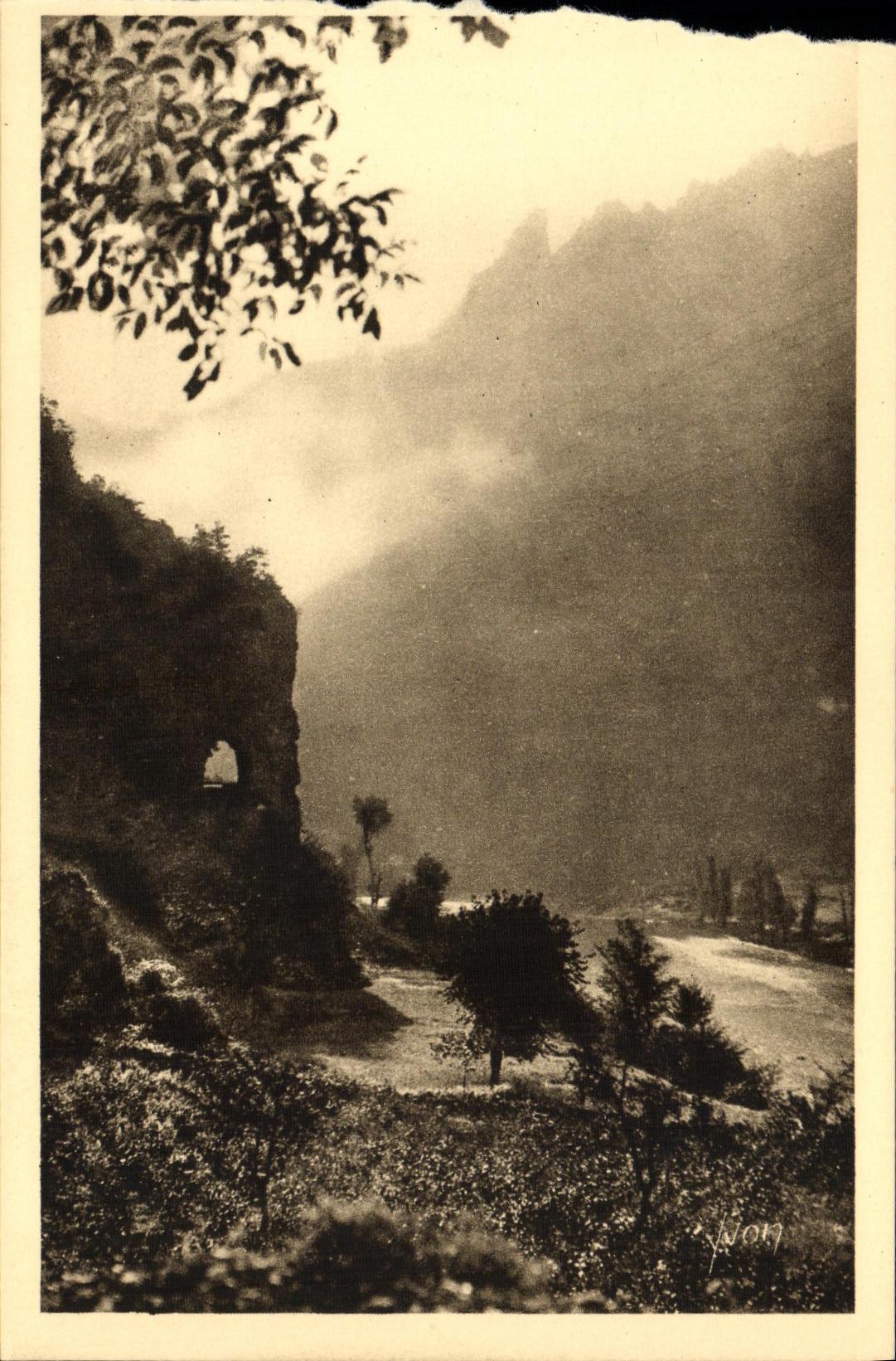 CPA Gorges du Tarn Route creusee dans le roc a le hauteur des Detroits