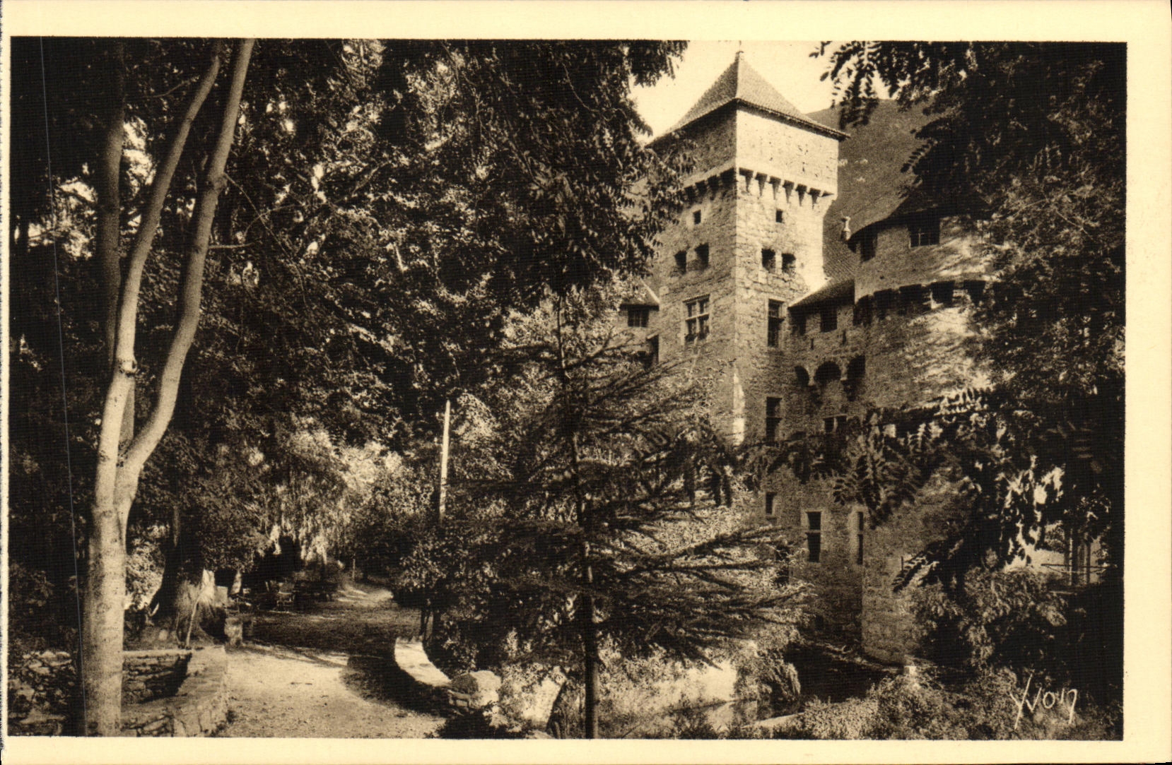 CPA Gorges du Tarn Chateau de La Caze XV e siecle vu de la route