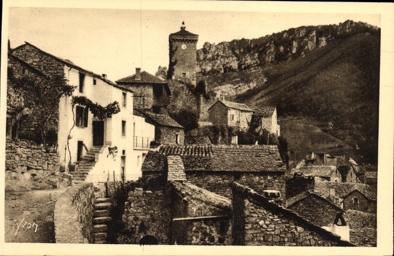 VINTAGE POSTCARD Gorges of the Tarn Peyreleau