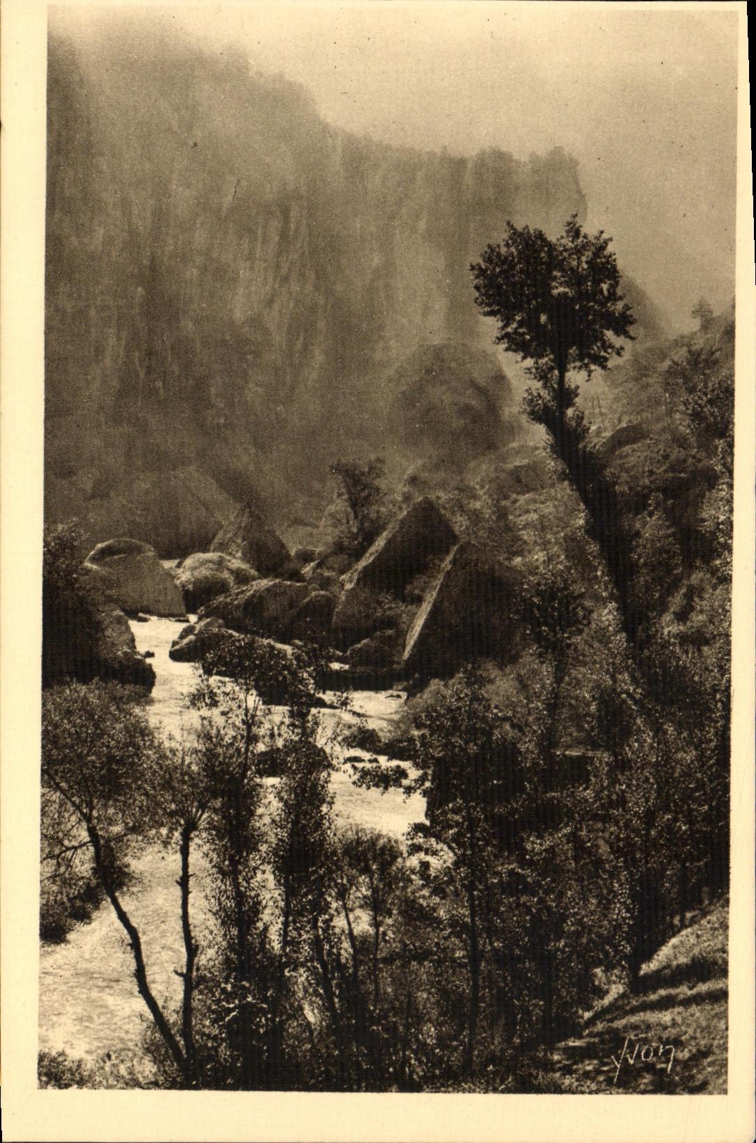 CPA Gorges du Tarn Le Pas du Souci ou le Taru se perd dans un chaos cyclopeen de rocs eboules 