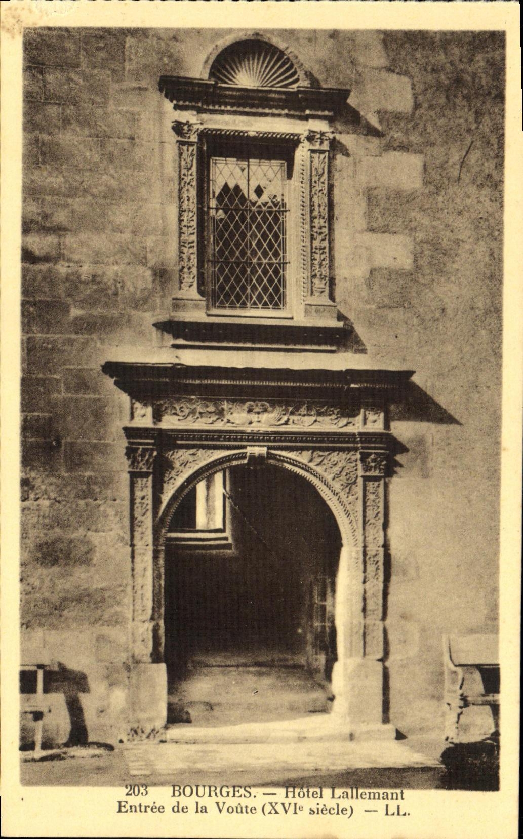 VINTAGE POSTCARD Bourges Lallemant Hotel Entered of the Vault