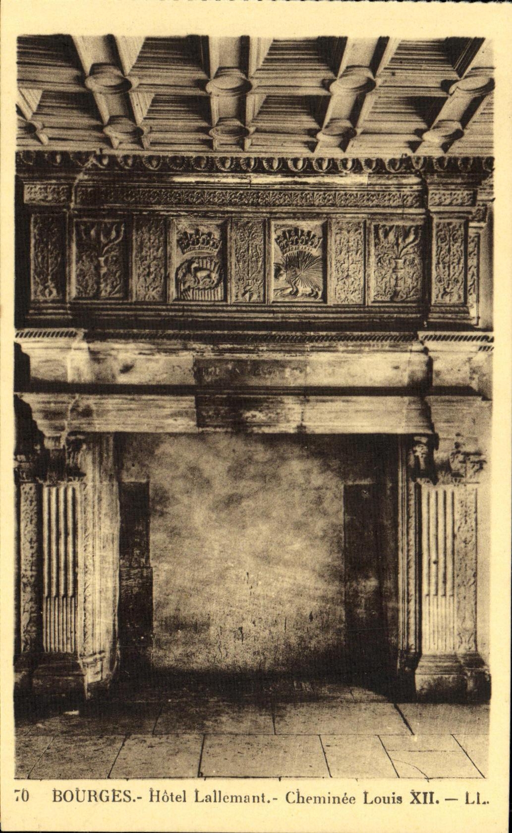 Chimenea Louis Xll de Lallemant del hotel de Bourges de la POSTAL de la VENDIMIA