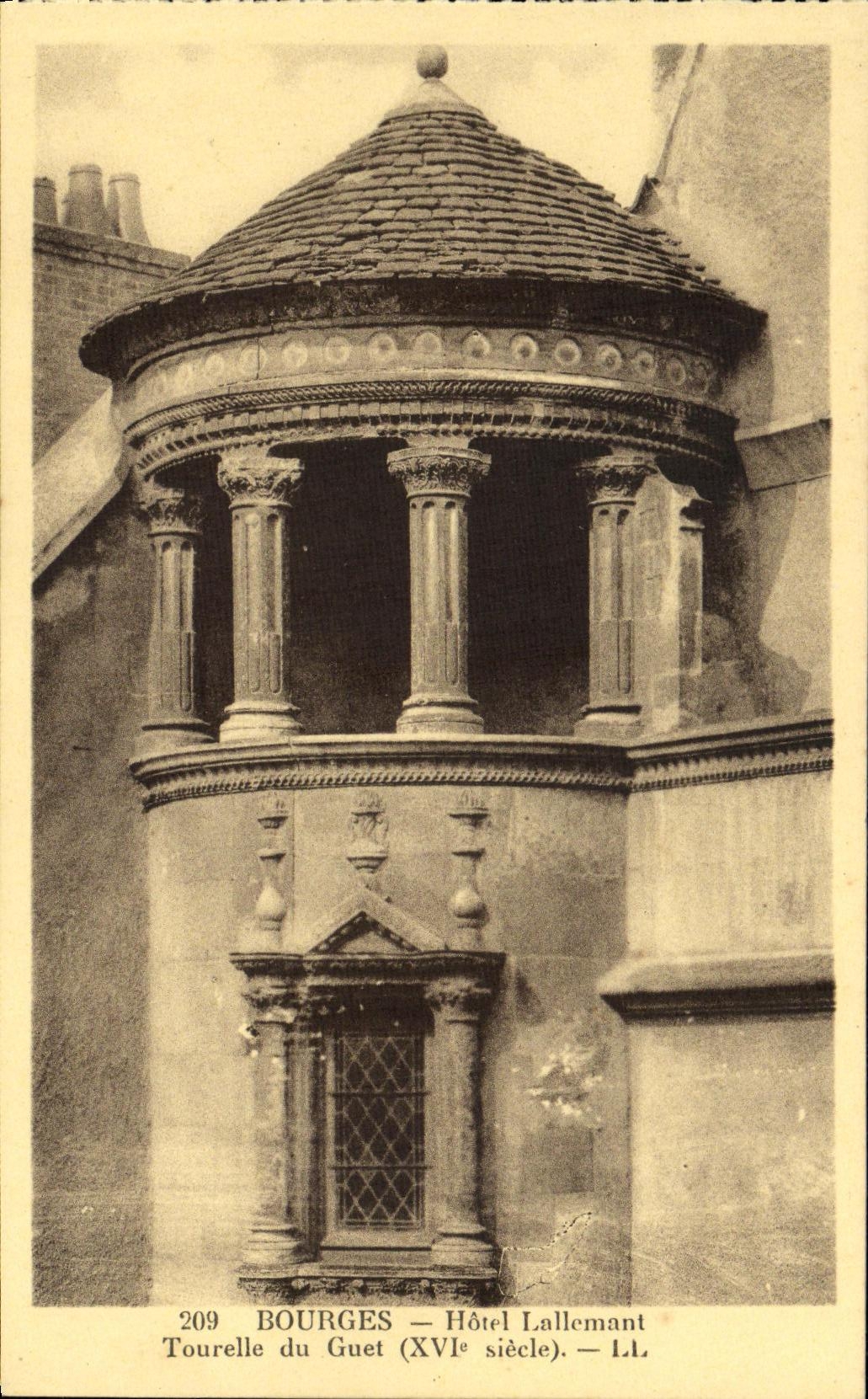 Torrecilla de Lallemant del hotel de Bourges de la POSTAL de la VENDIMIA del siglo de Guet XVl E